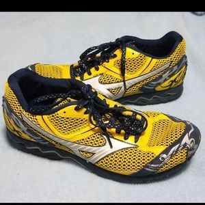Mizuno Womens Size 7 Running Shoes